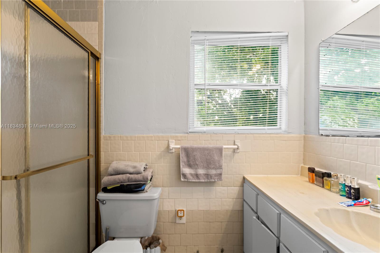 HOLLYWOOD COUNTRY ESTATES - Residential