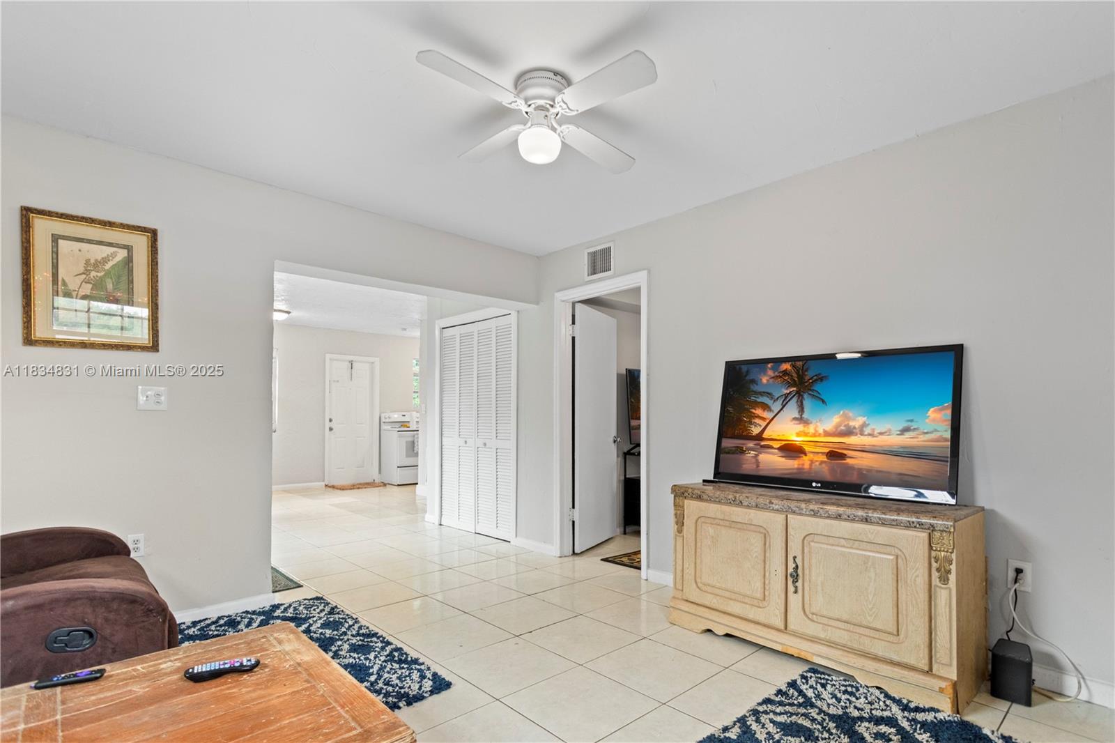 HOLLYWOOD COUNTRY ESTATES - Residential