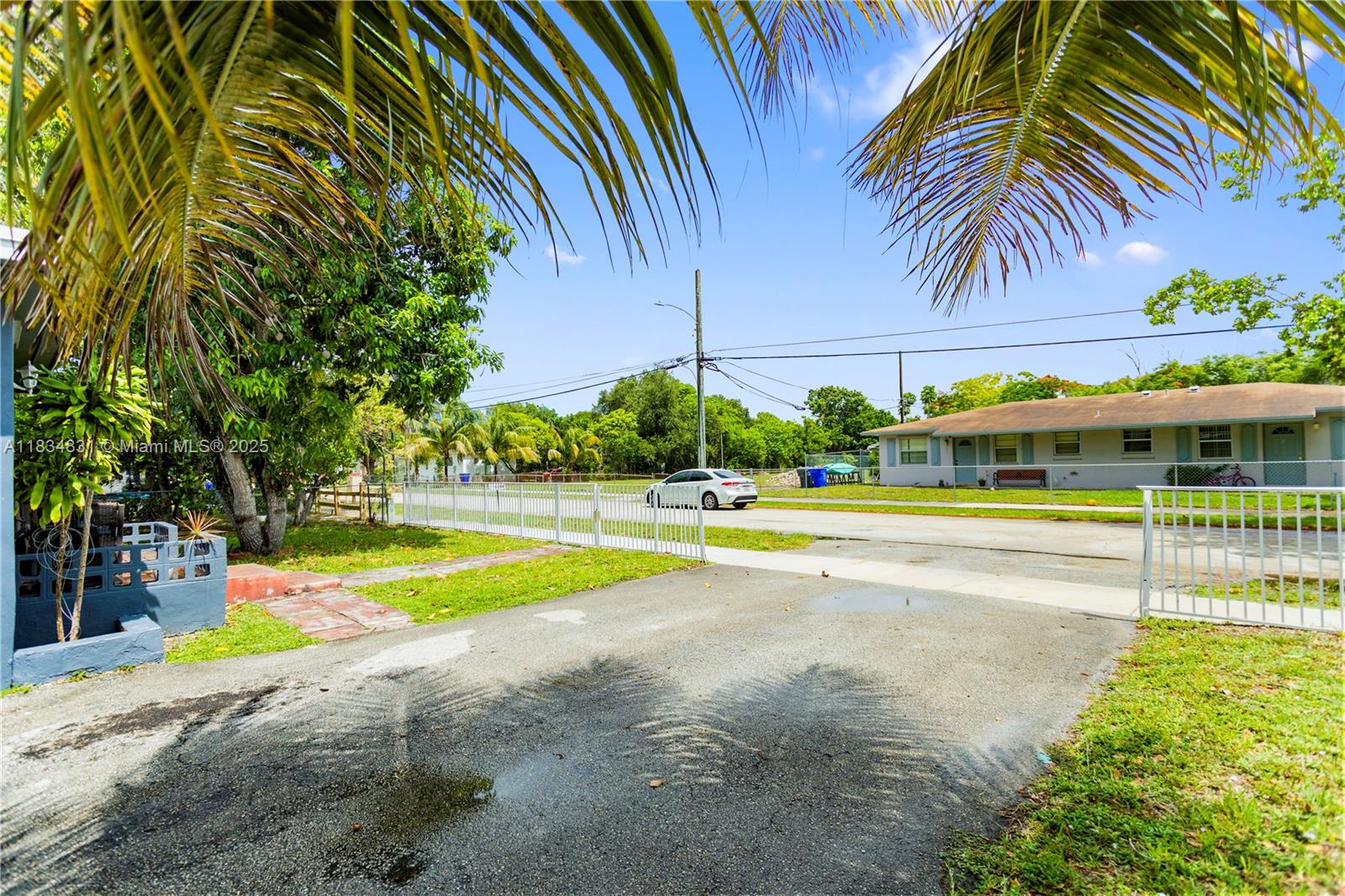 HOLLYWOOD COUNTRY ESTATES - Residential