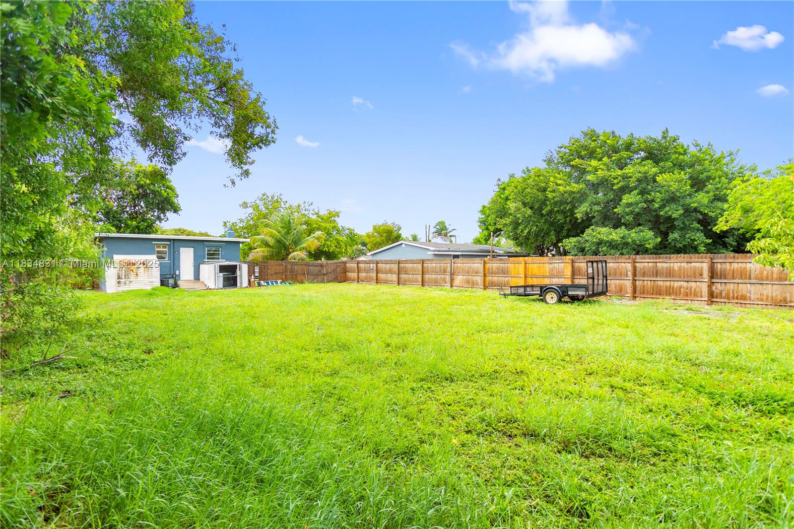 HOLLYWOOD COUNTRY ESTATES - Residential