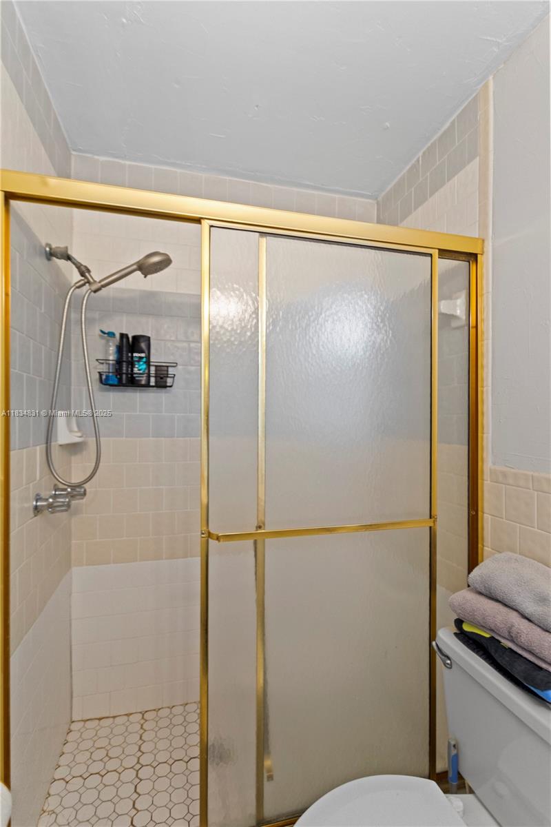 HOLLYWOOD COUNTRY ESTATES - Residential