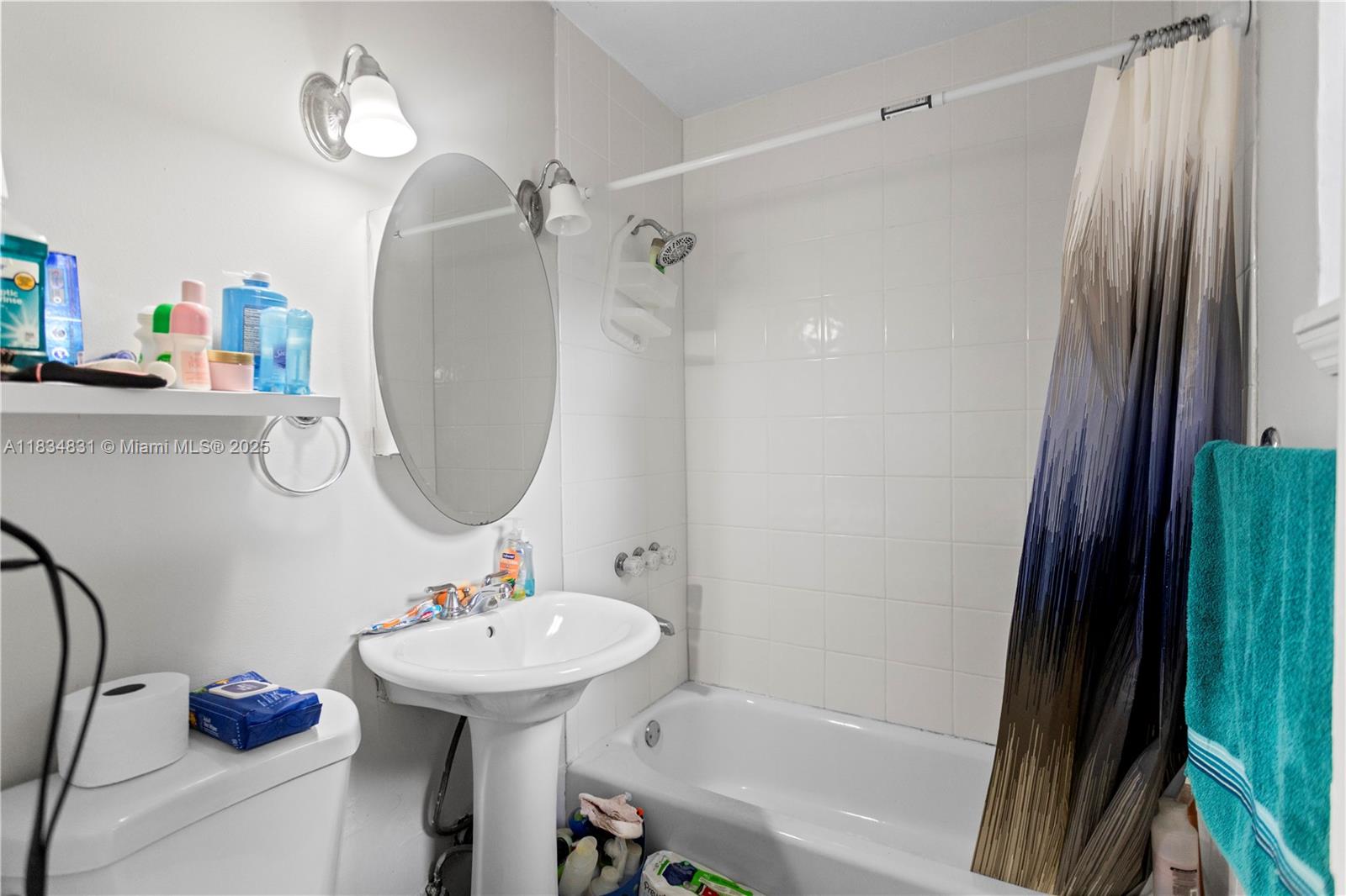 HOLLYWOOD COUNTRY ESTATES - Residential