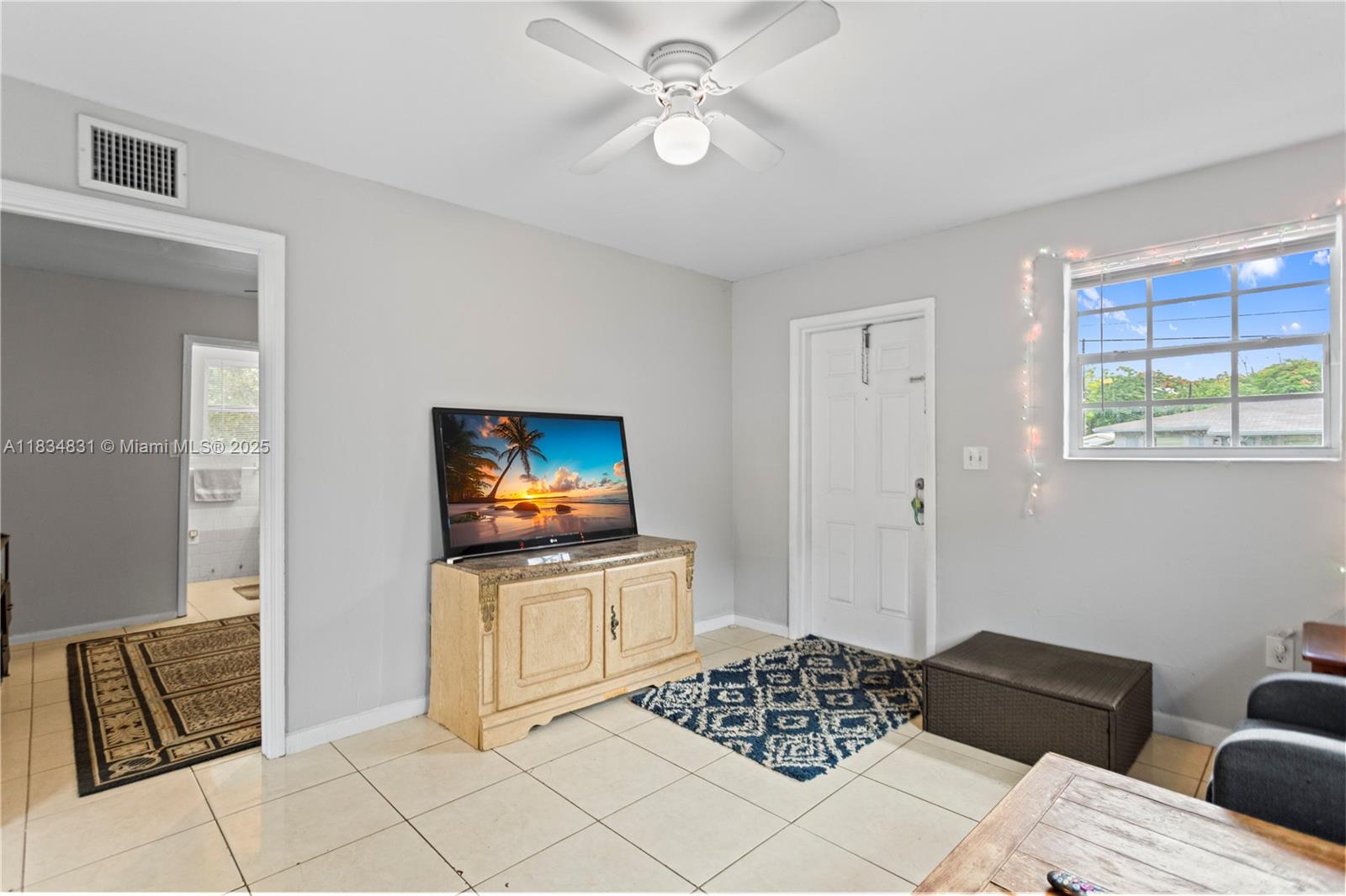 HOLLYWOOD COUNTRY ESTATES - Residential