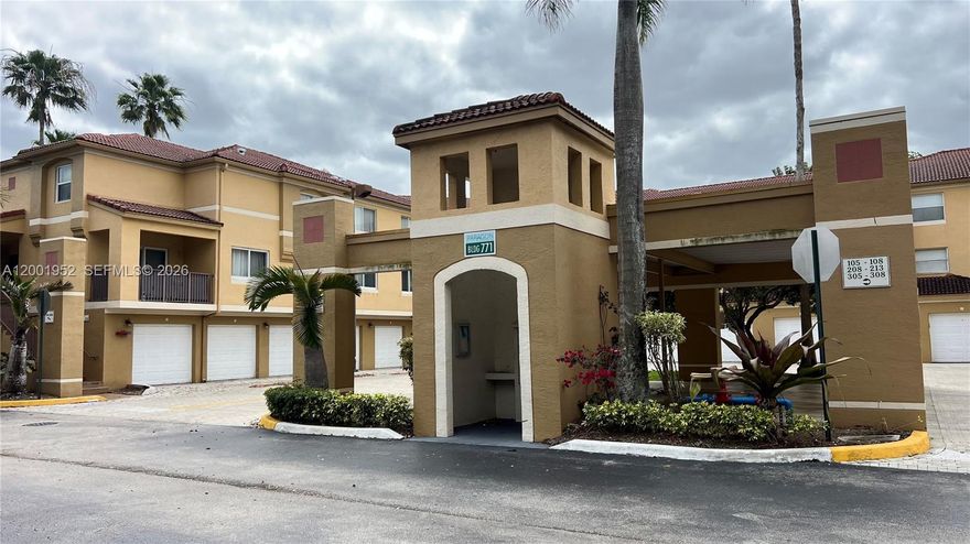 Nice 2/2 unit at Paragon Plantation. Ceramic & laminate floors, spacious areas, excellent condition. Enjoy the community and amenities.