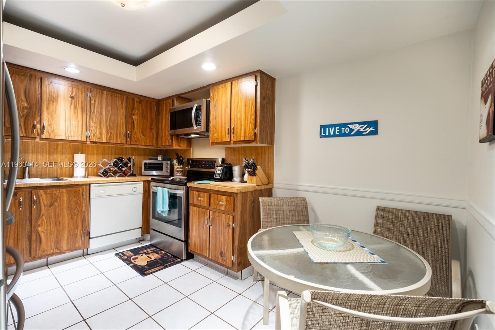 BLDG 9 OF COUNTRY CLUB AP - Residential