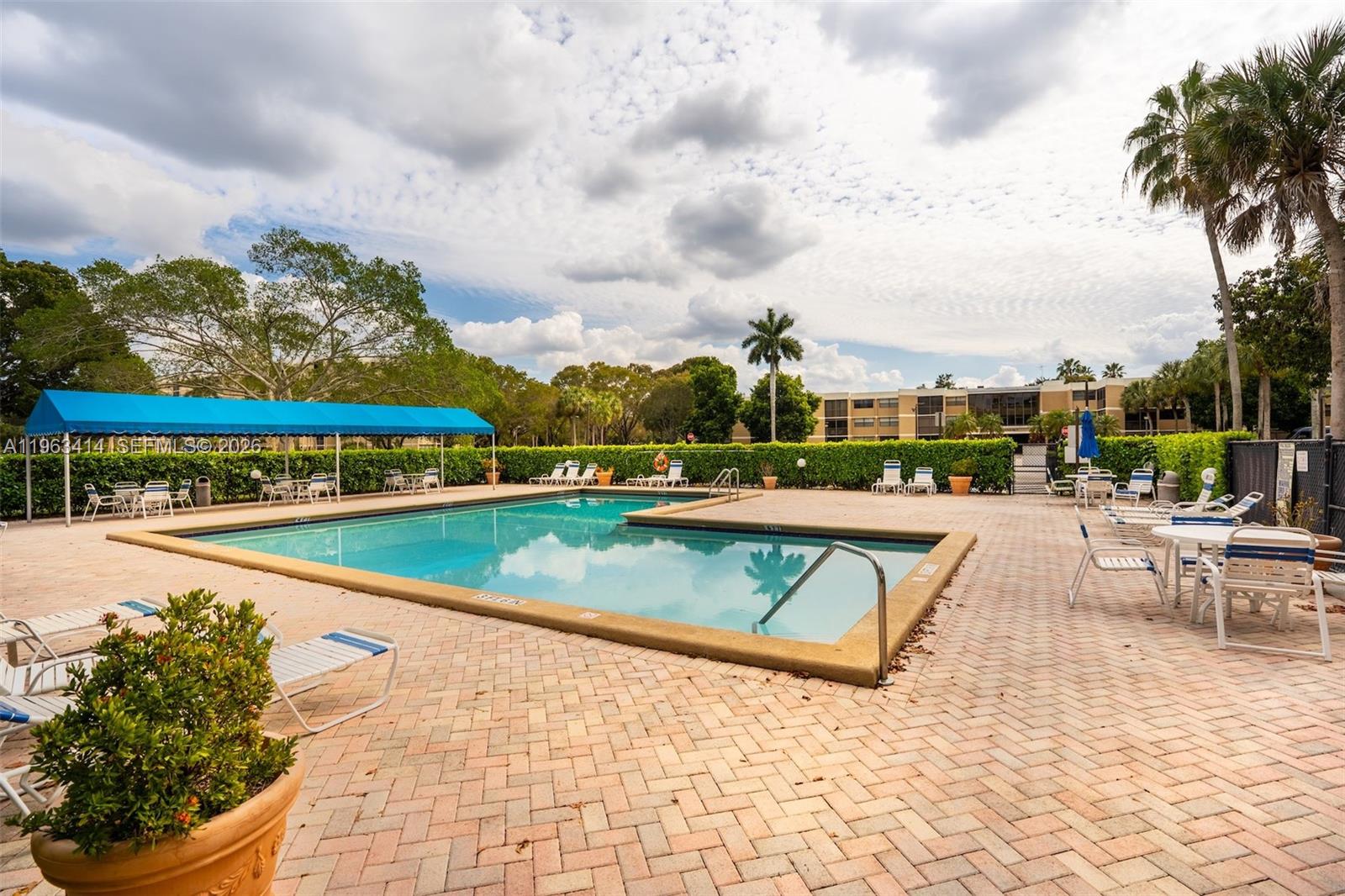 BLDG 9 OF COUNTRY CLUB AP - Residential