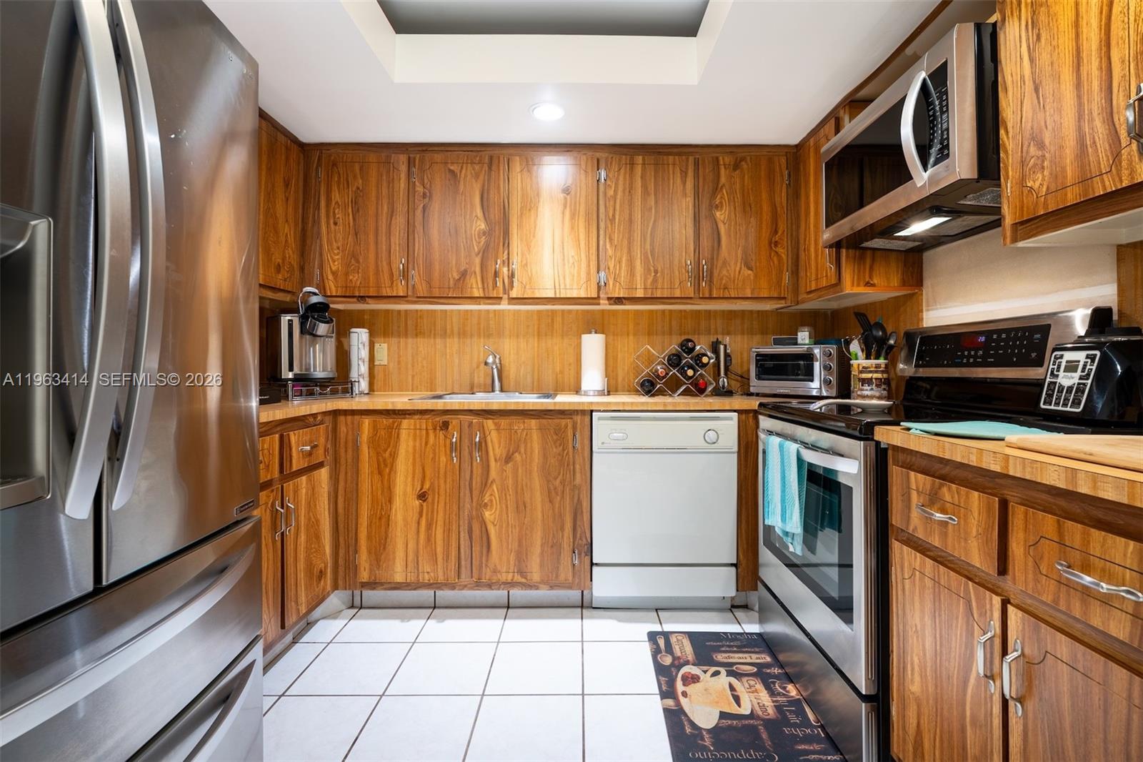 BLDG 9 OF COUNTRY CLUB AP - Residential