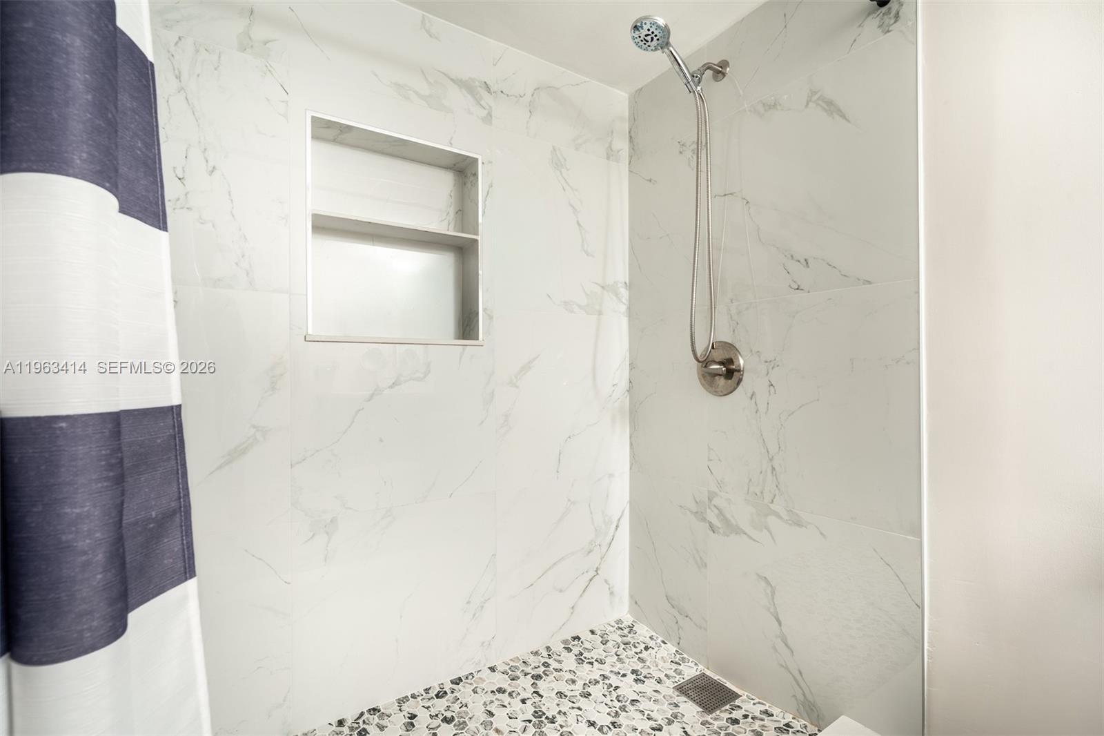 BLDG 9 OF COUNTRY CLUB AP - Residential