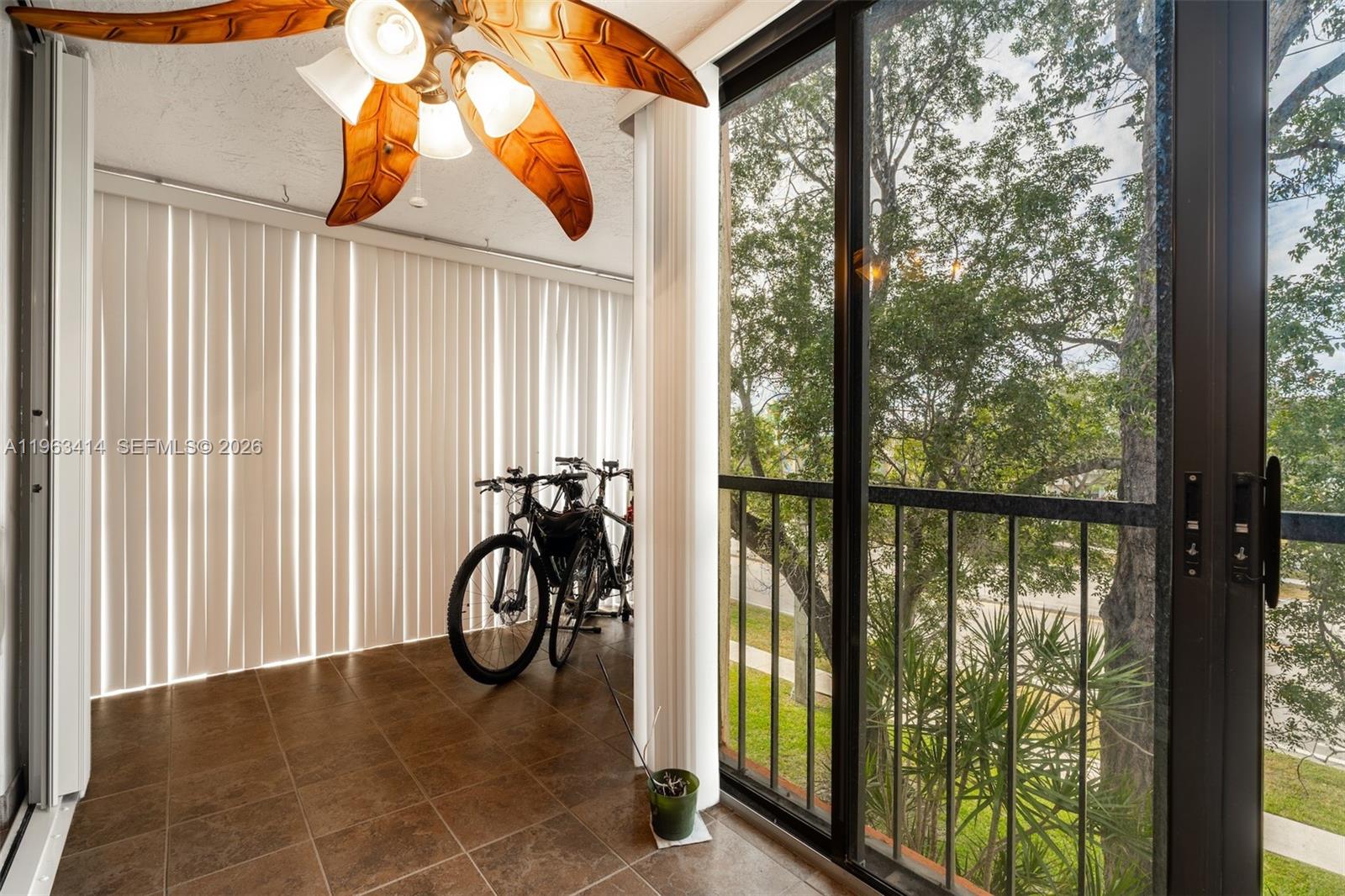 BLDG 9 OF COUNTRY CLUB AP - Residential