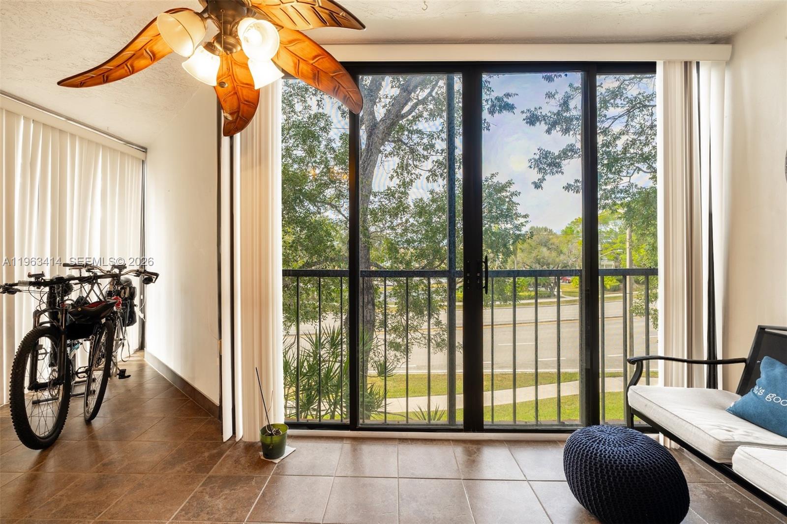 BLDG 9 OF COUNTRY CLUB AP - Residential