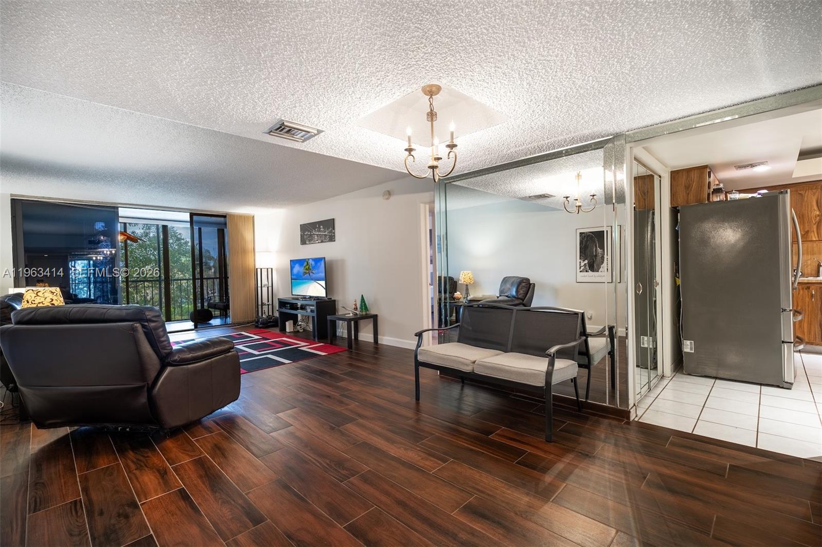 BLDG 9 OF COUNTRY CLUB AP - Residential