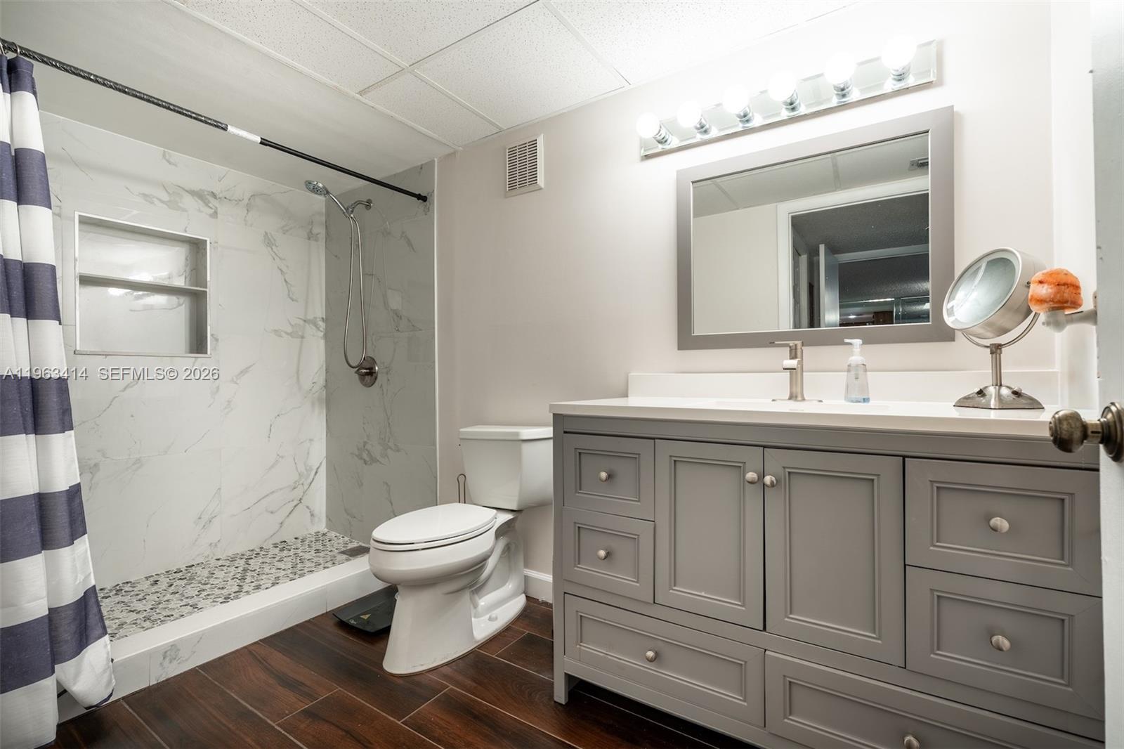 BLDG 9 OF COUNTRY CLUB AP - Residential