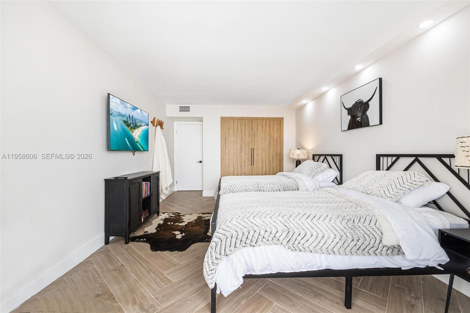 VENETIA CONDO - Residential