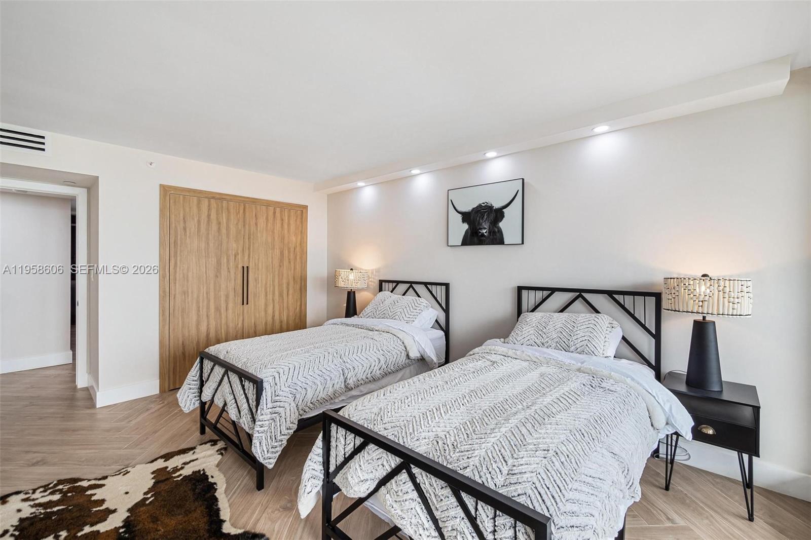 VENETIA CONDO - Residential