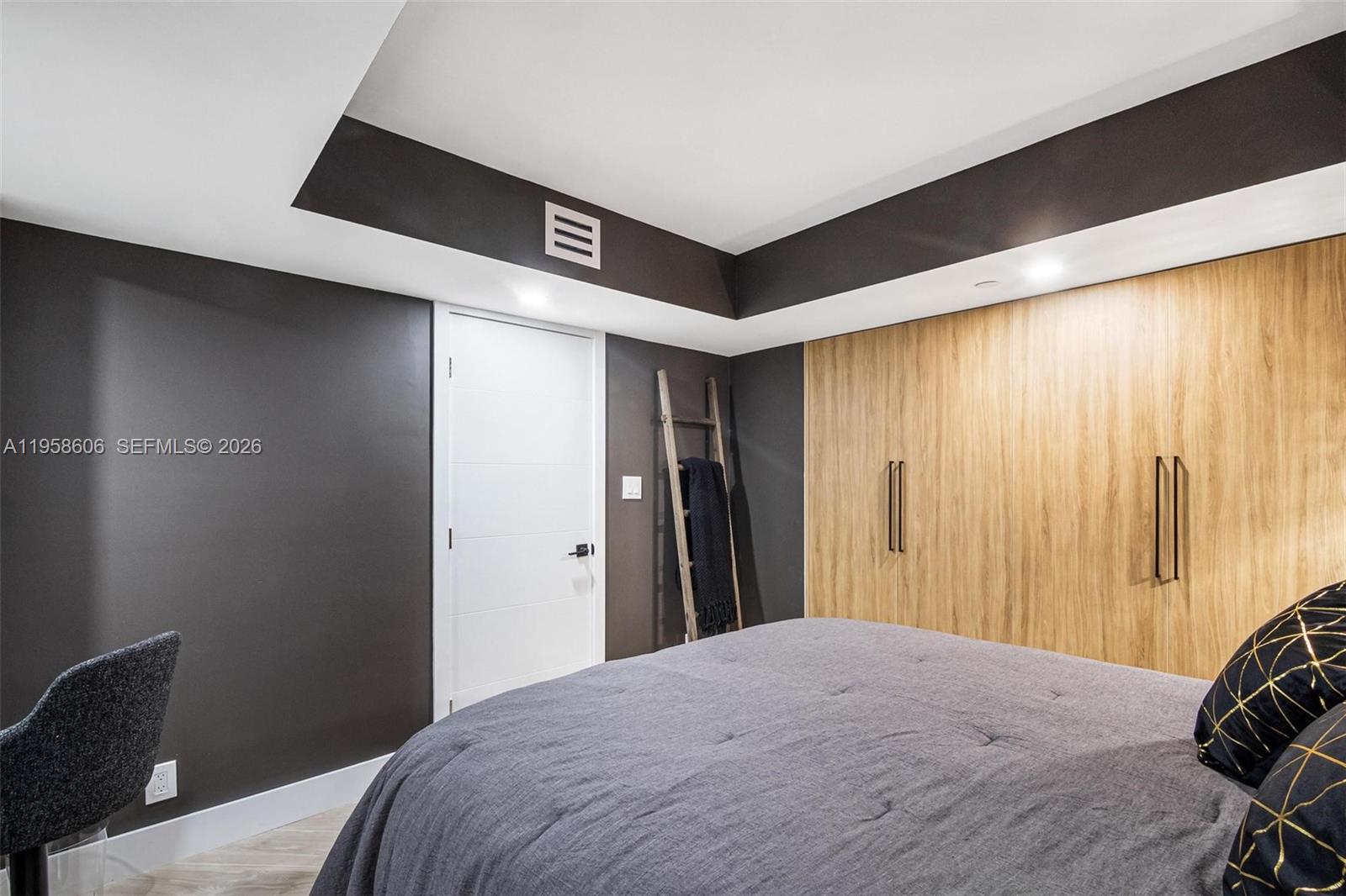 VENETIA CONDO - Residential