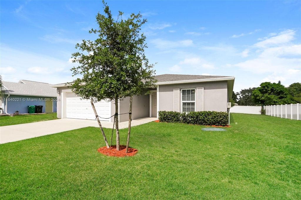 Photo of 1742 SW Cremona St, Port Saint Lucie, FL 34953 (MLS # A11640221)