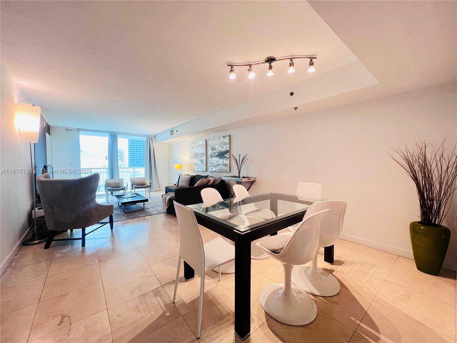 1200 Brickell Bay Dr 2809