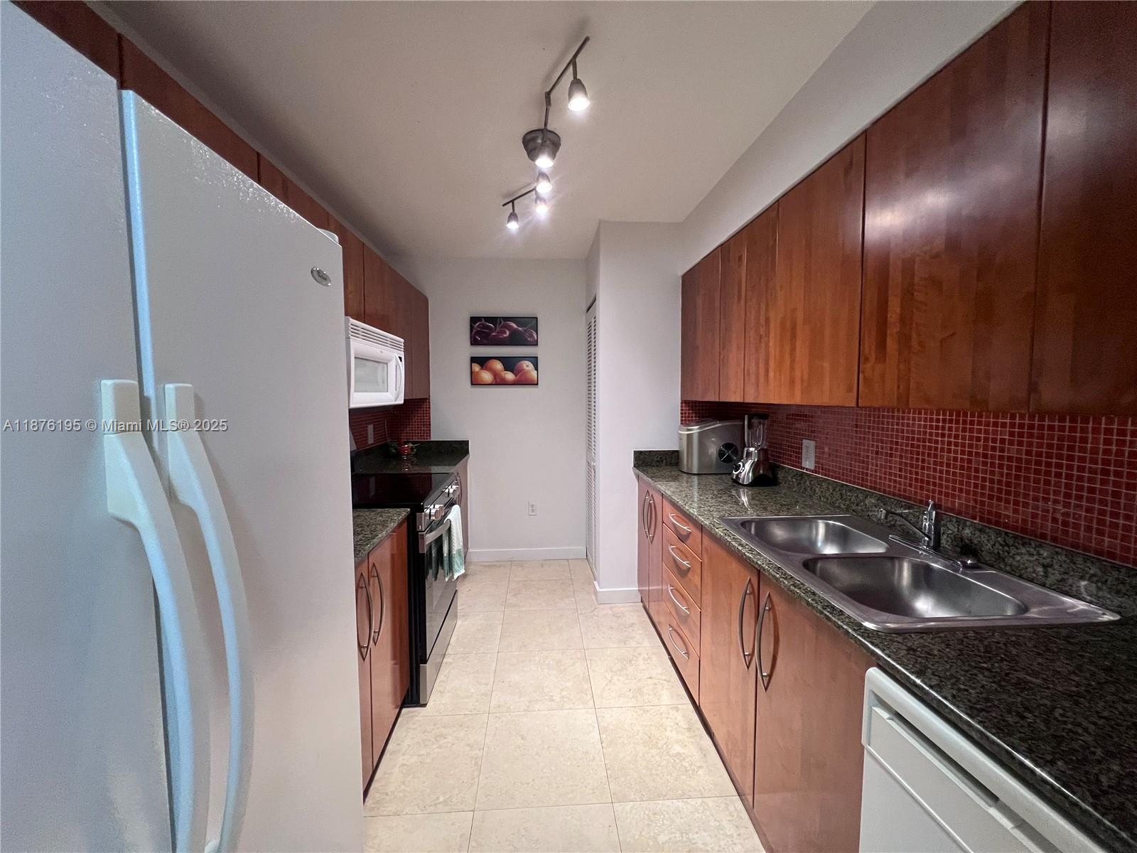 THE CLUB AT BRICKELL BAY - Residential Lease