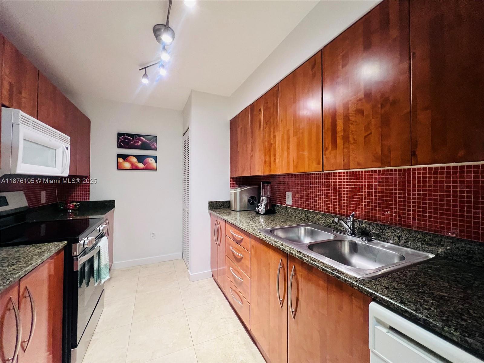 THE CLUB AT BRICKELL BAY - Residential Lease