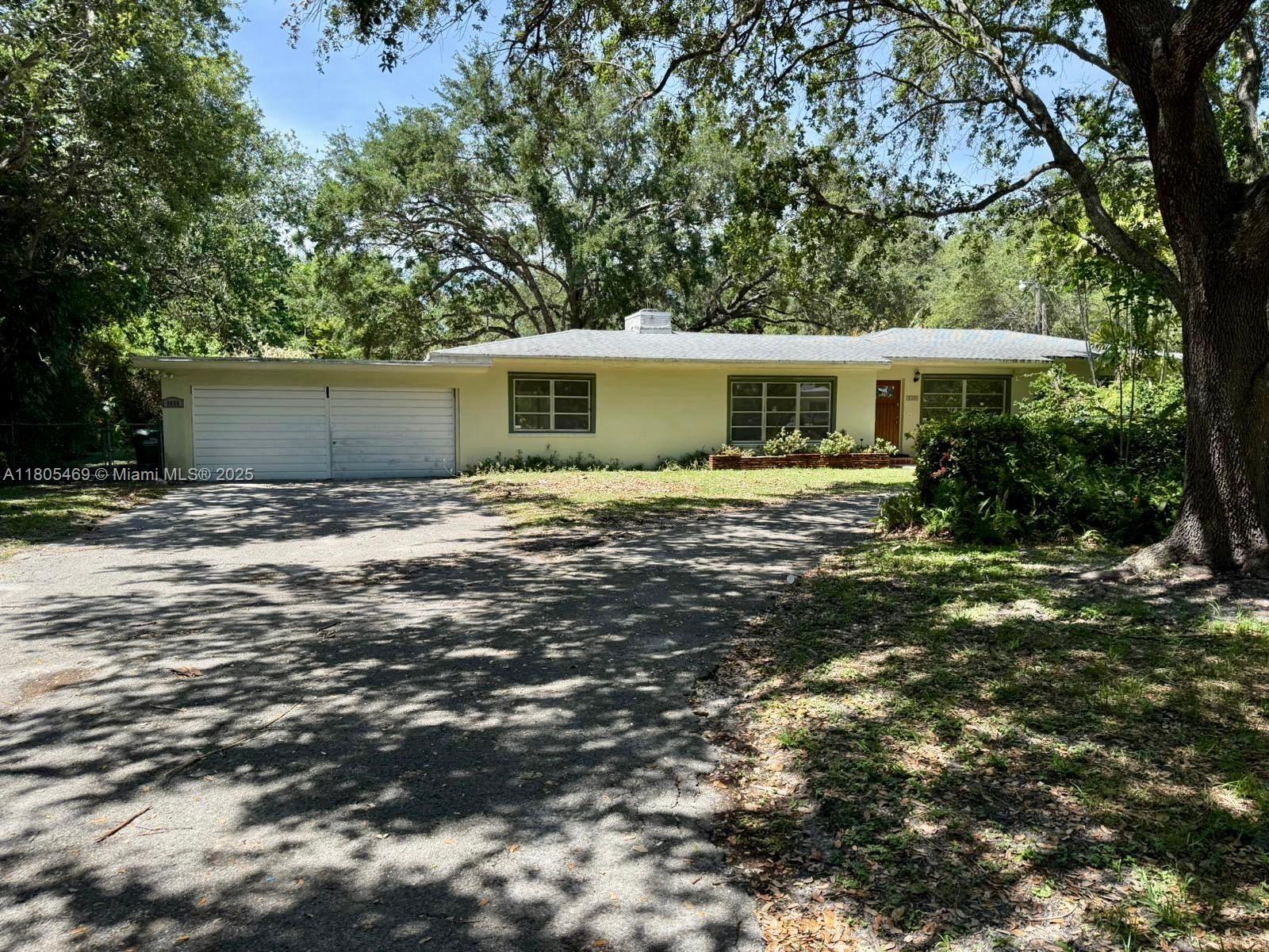 8055 Sw 122nd St, Pinecrest, Miami-Dade County, Florida - 3 Bedrooms  
2 Bathrooms - 