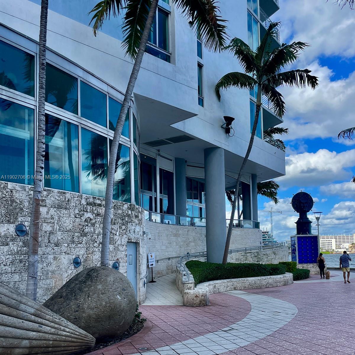 335 S Biscayne Blvd 2200