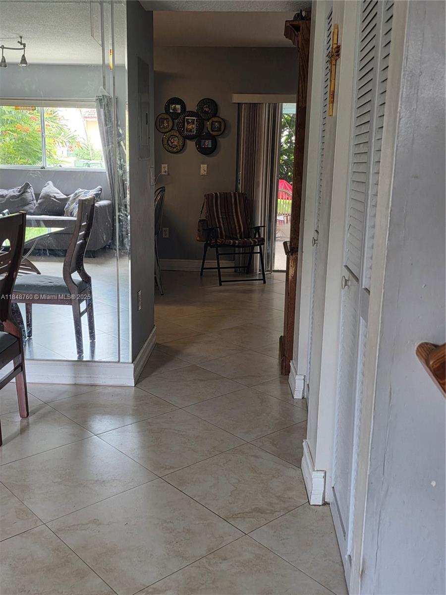 1084 SE 13th Ave, Homestead, FL, 33035/$369,000 4 1084 SE 13th Ave