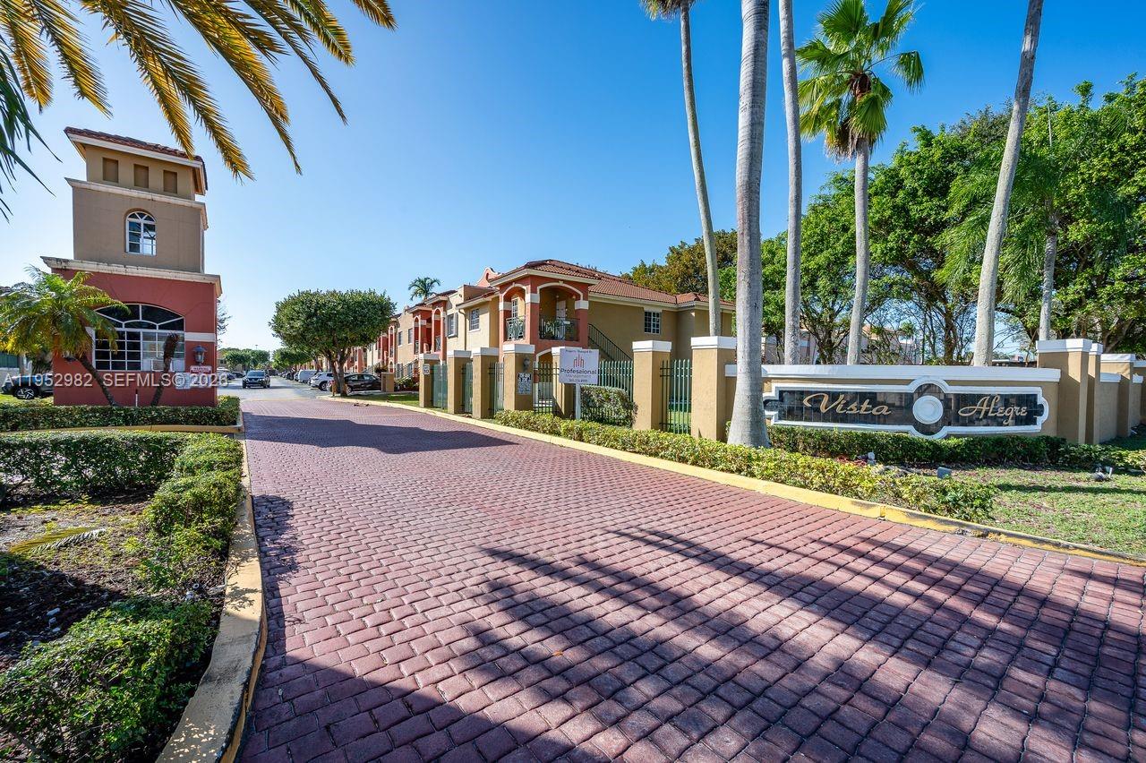 VISTA ALEGRE TOWNHOMES VI - Residential