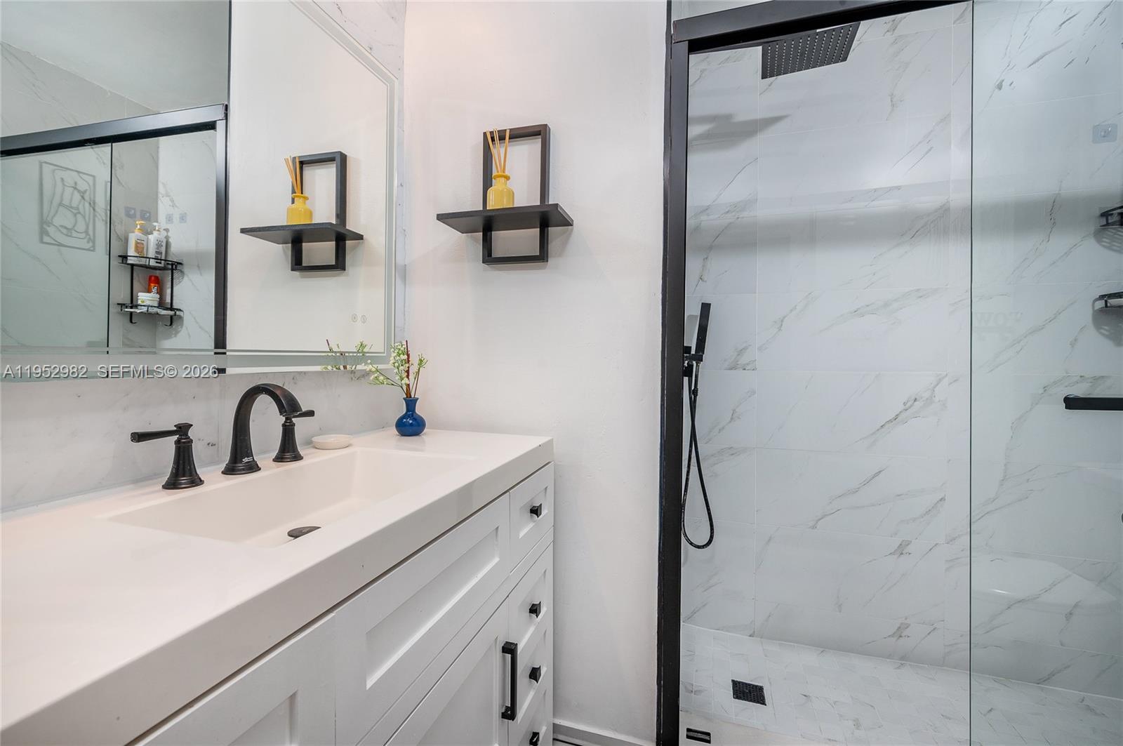 VISTA ALEGRE TOWNHOMES VI - Residential