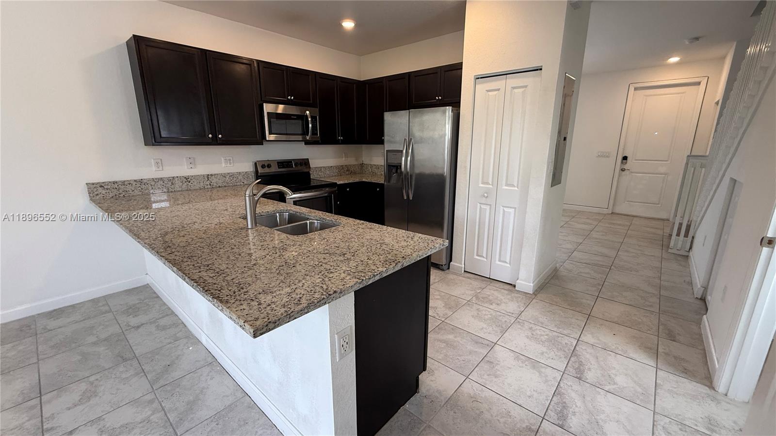 COCO PALM VILLAS - Residential