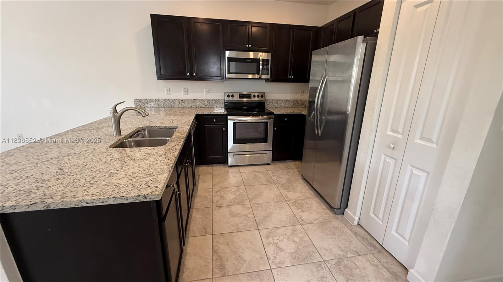 COCO PALM VILLAS - Residential