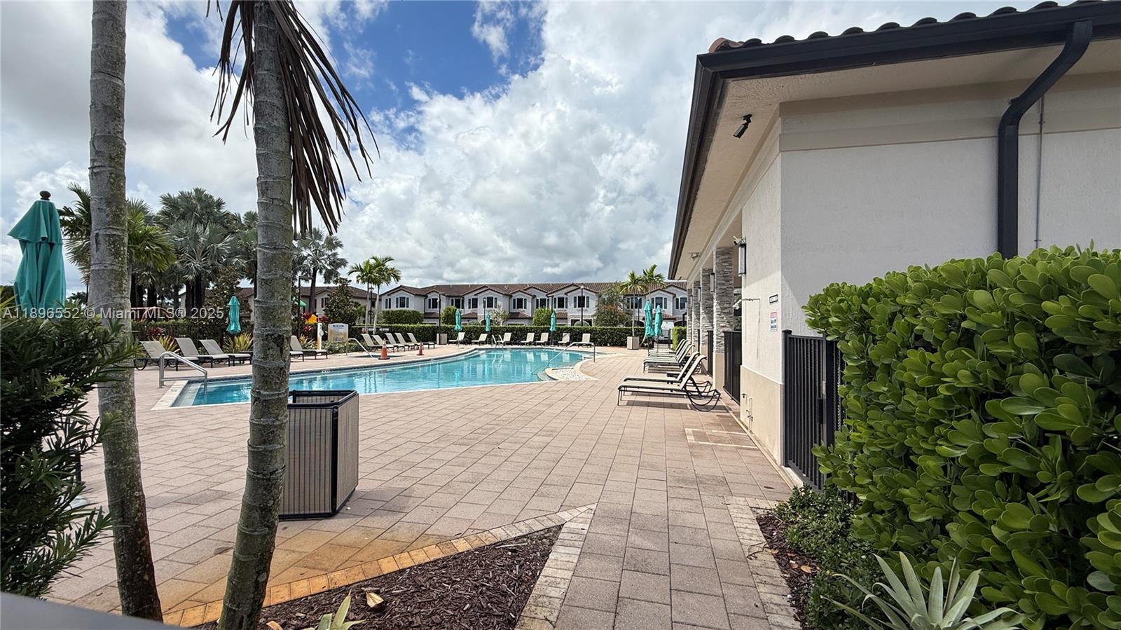 COCO PALM VILLAS - Residential