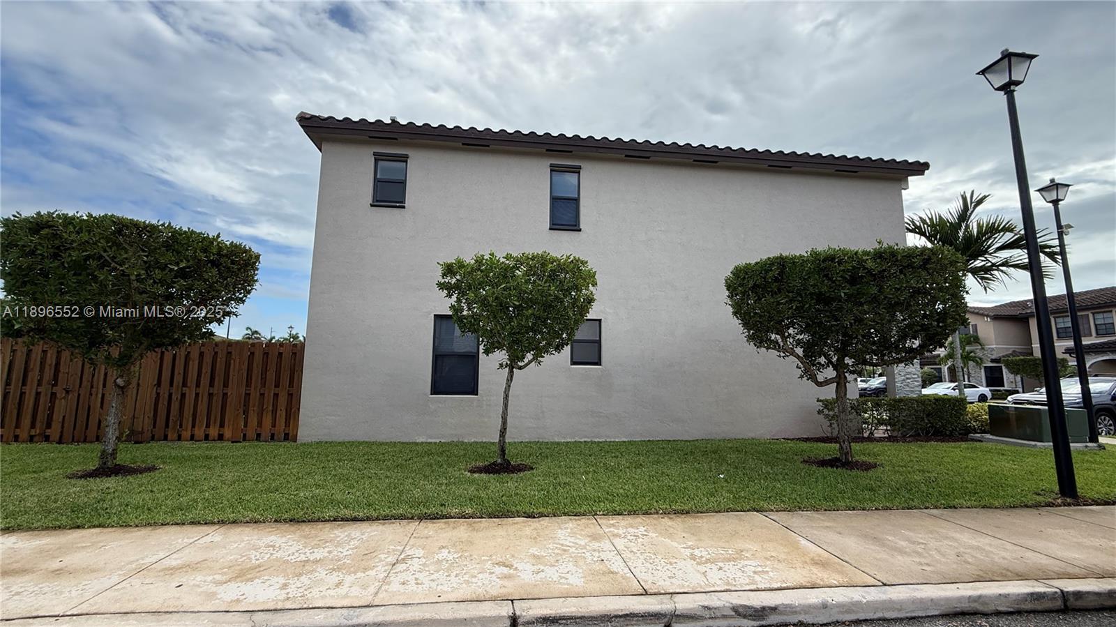 COCO PALM VILLAS - Residential