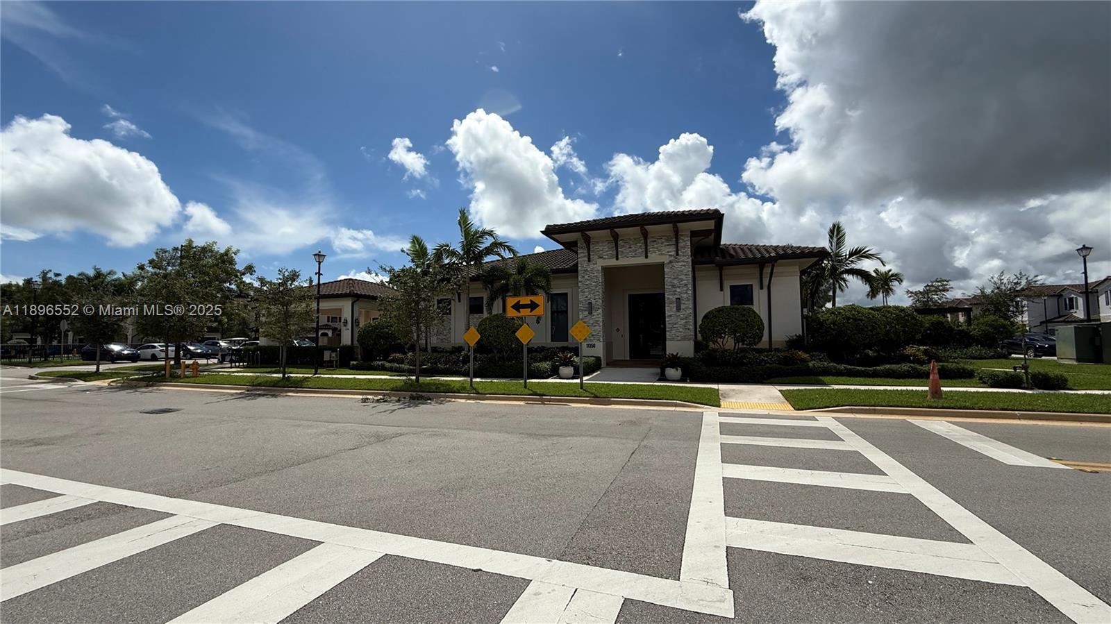 COCO PALM VILLAS - Residential