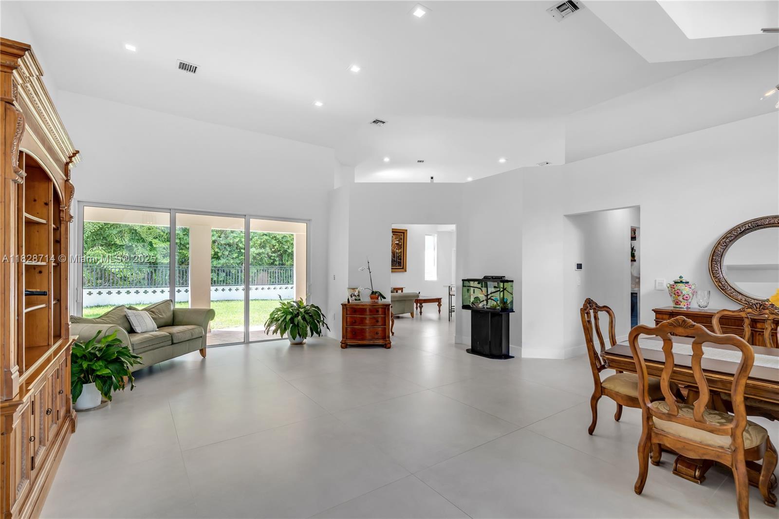 529 Curtiss Pkwy