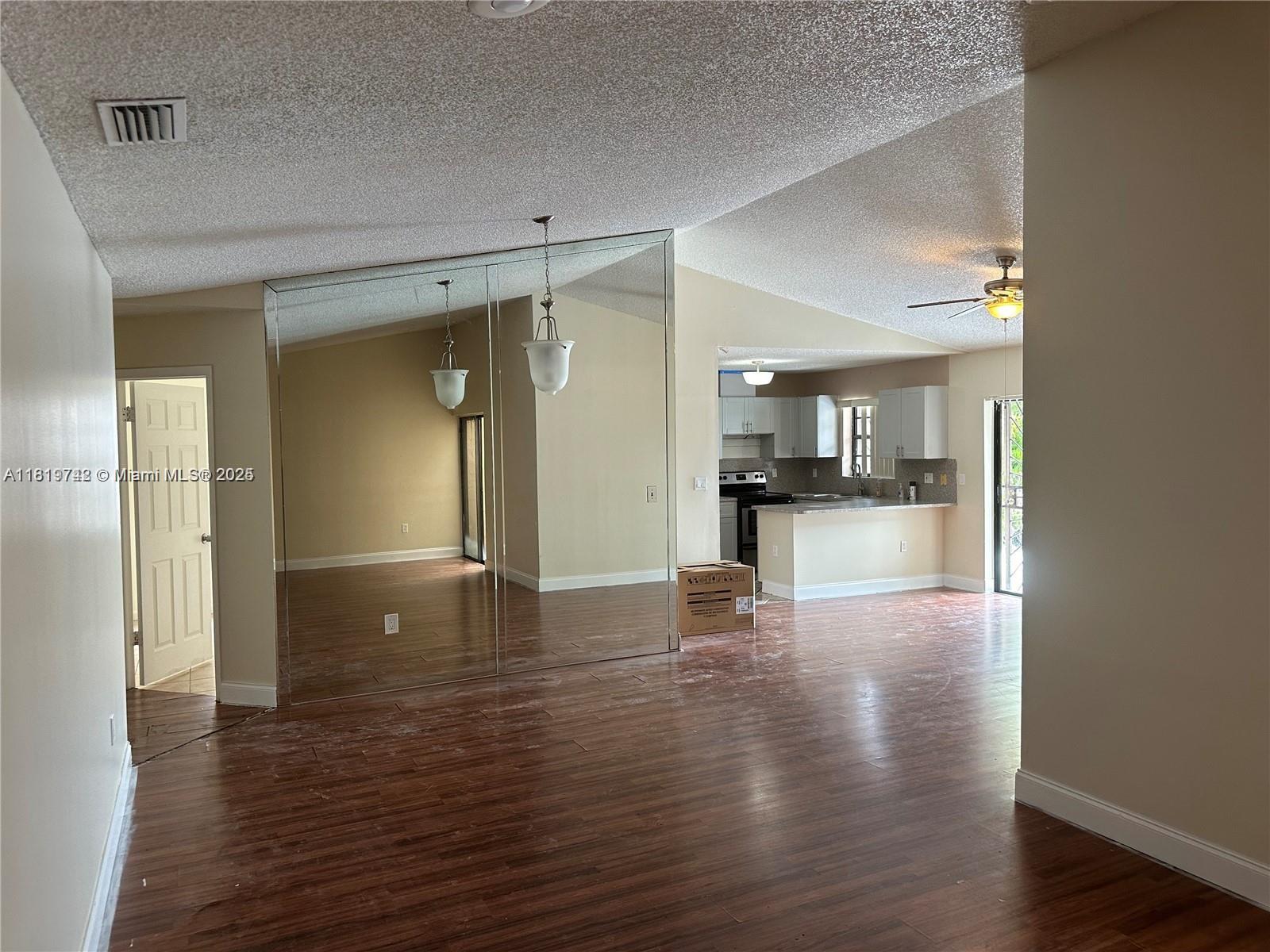 LAKES OF PALM SPRINGS - Residential Lease