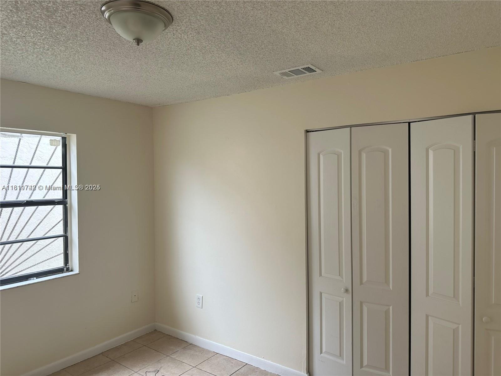 LAKES OF PALM SPRINGS - Residential Lease