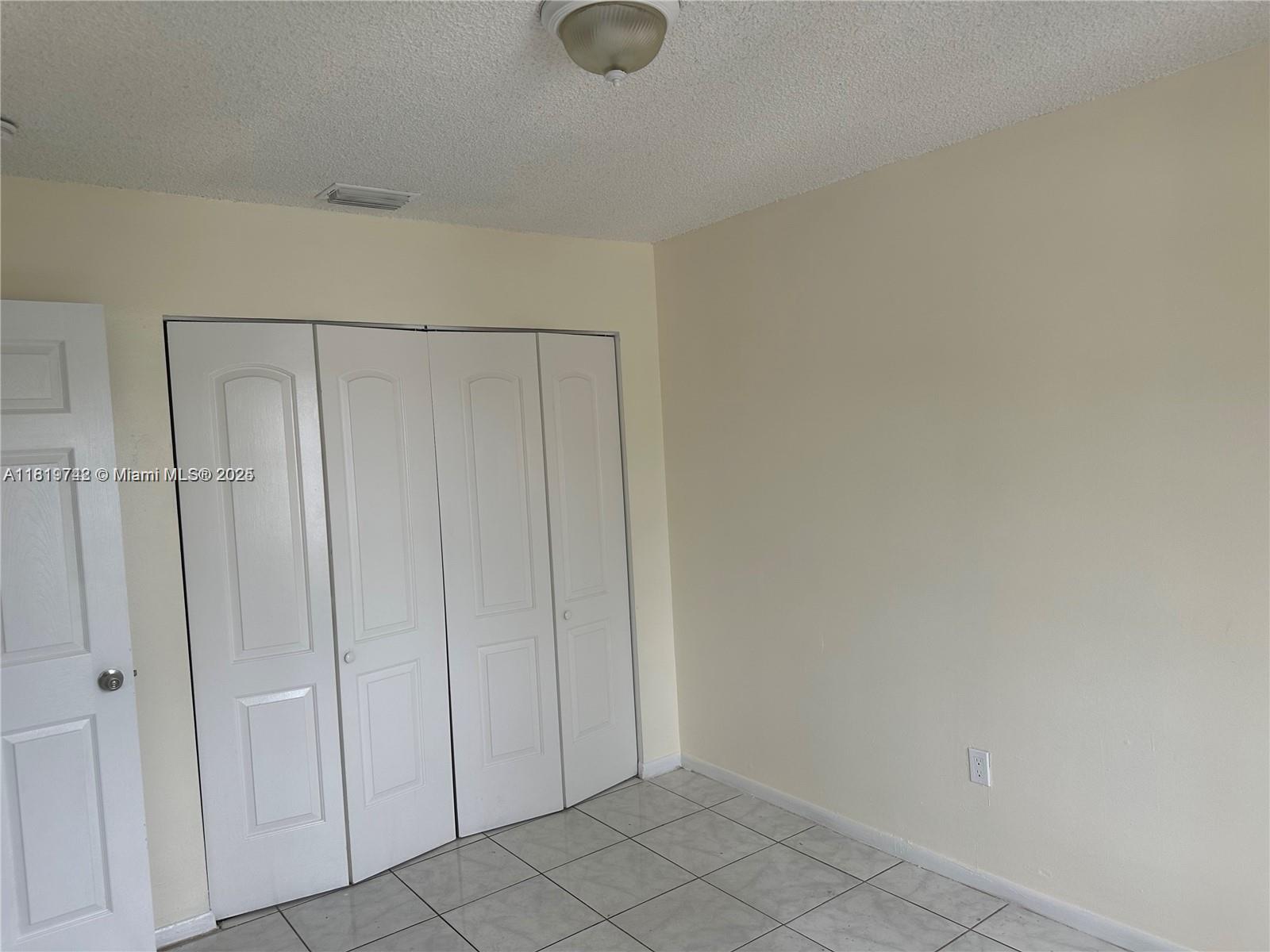LAKES OF PALM SPRINGS - Residential Lease