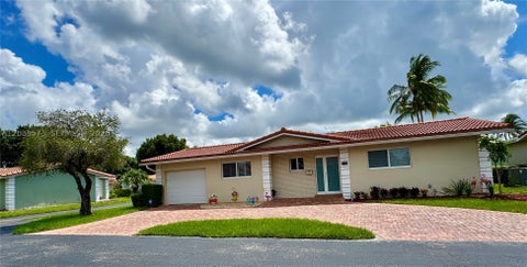 Photo of 7190 E Tropical Way, Plantation, FL 33317 (MLS # A12089573)