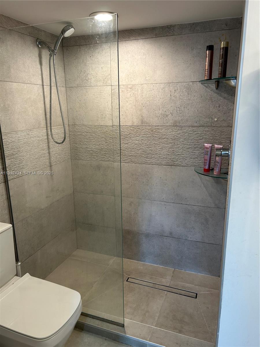 YACHT CLUB AT PORTOFINO C - Residential Lease