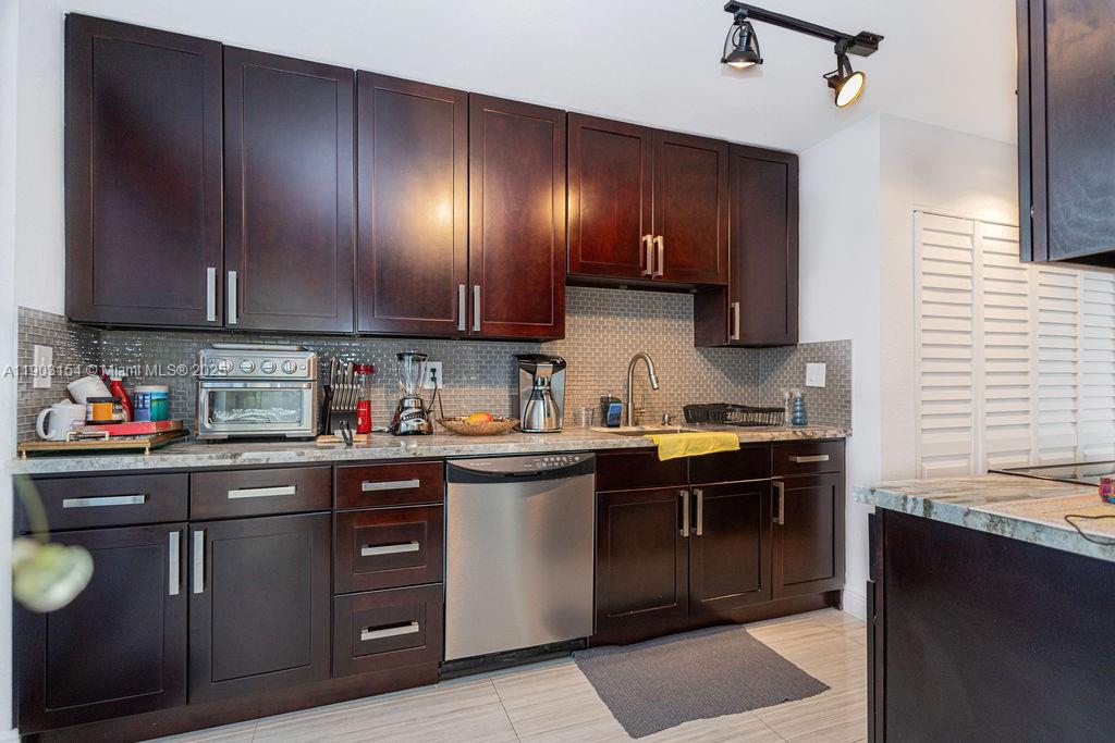 BLUE LAKE APTS CONDO - Residential