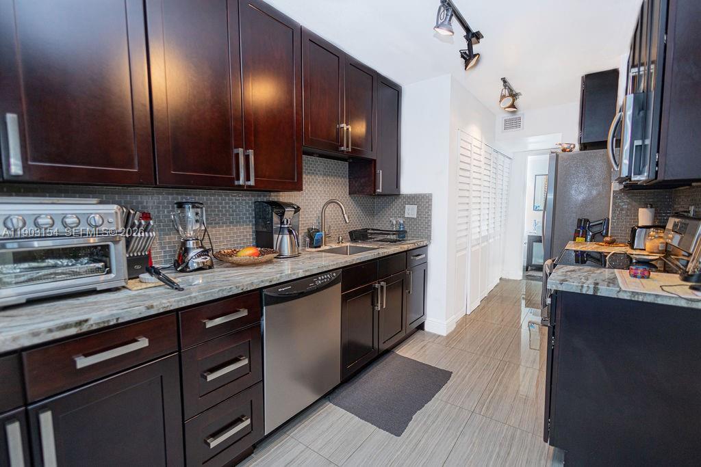 BLUE LAKE APTS CONDO - Residential