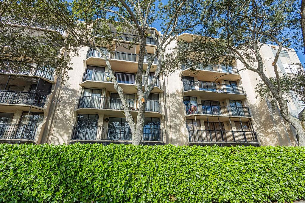 BLUE LAKE APTS CONDO - Residential