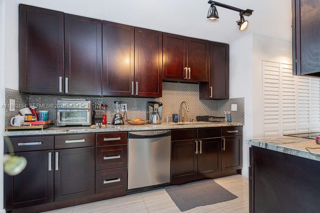 BLUE LAKE APTS CONDO - Residential