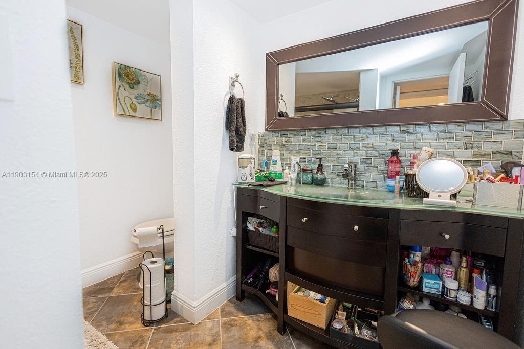 BLUE LAKE APTS CONDO - Residential