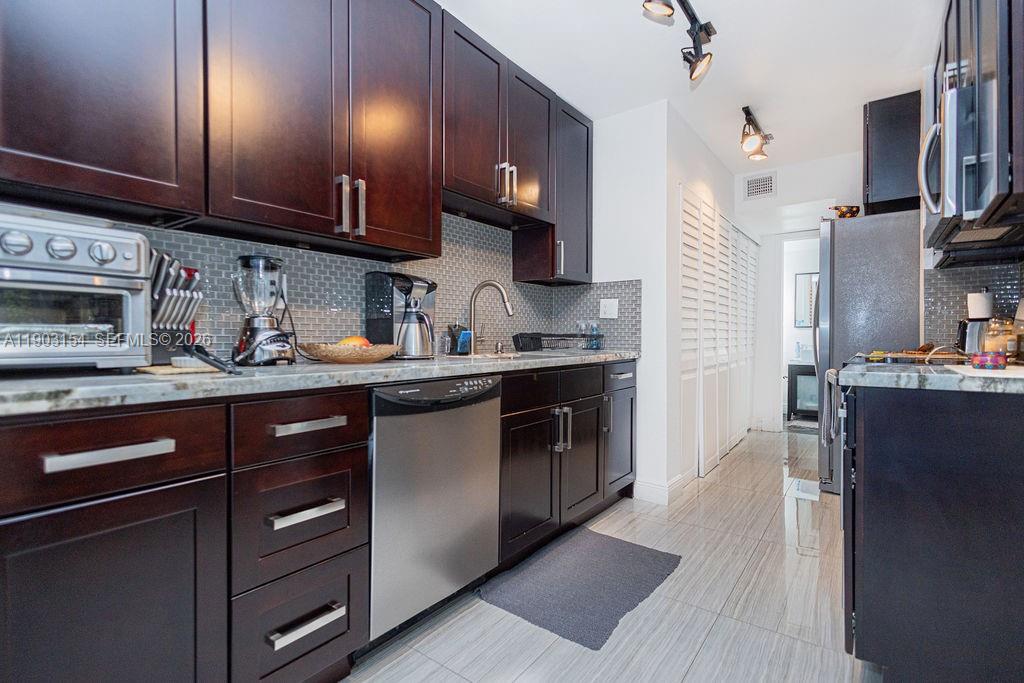 BLUE LAKE APTS CONDO - Residential