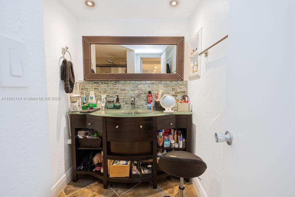 BLUE LAKE APTS CONDO - Residential