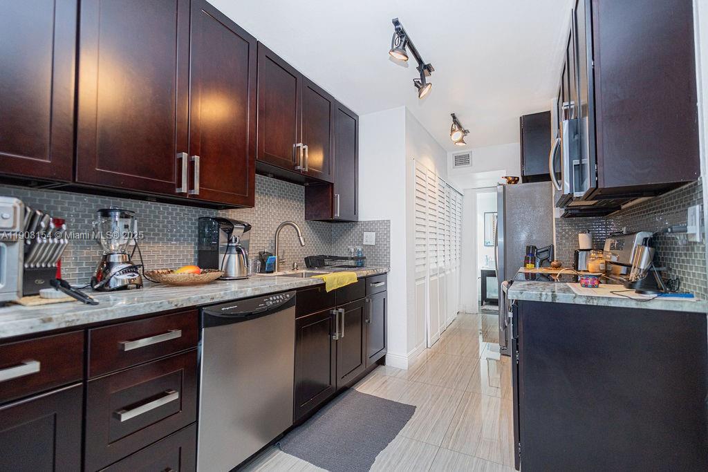 BLUE LAKE APTS CONDO - Residential