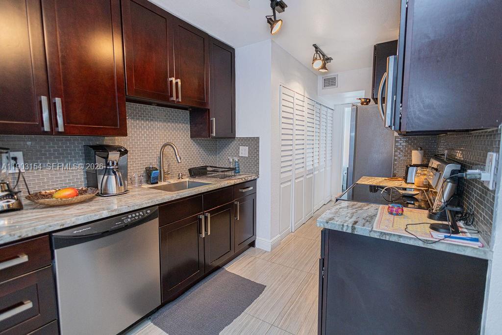 BLUE LAKE APTS CONDO - Residential