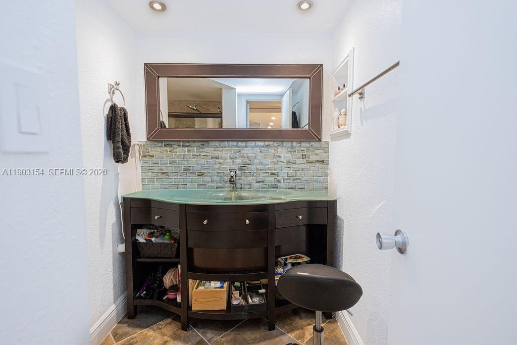 BLUE LAKE APTS CONDO - Residential