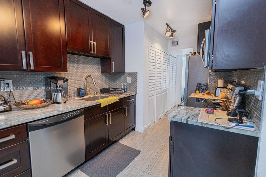 BLUE LAKE APTS CONDO - Residential